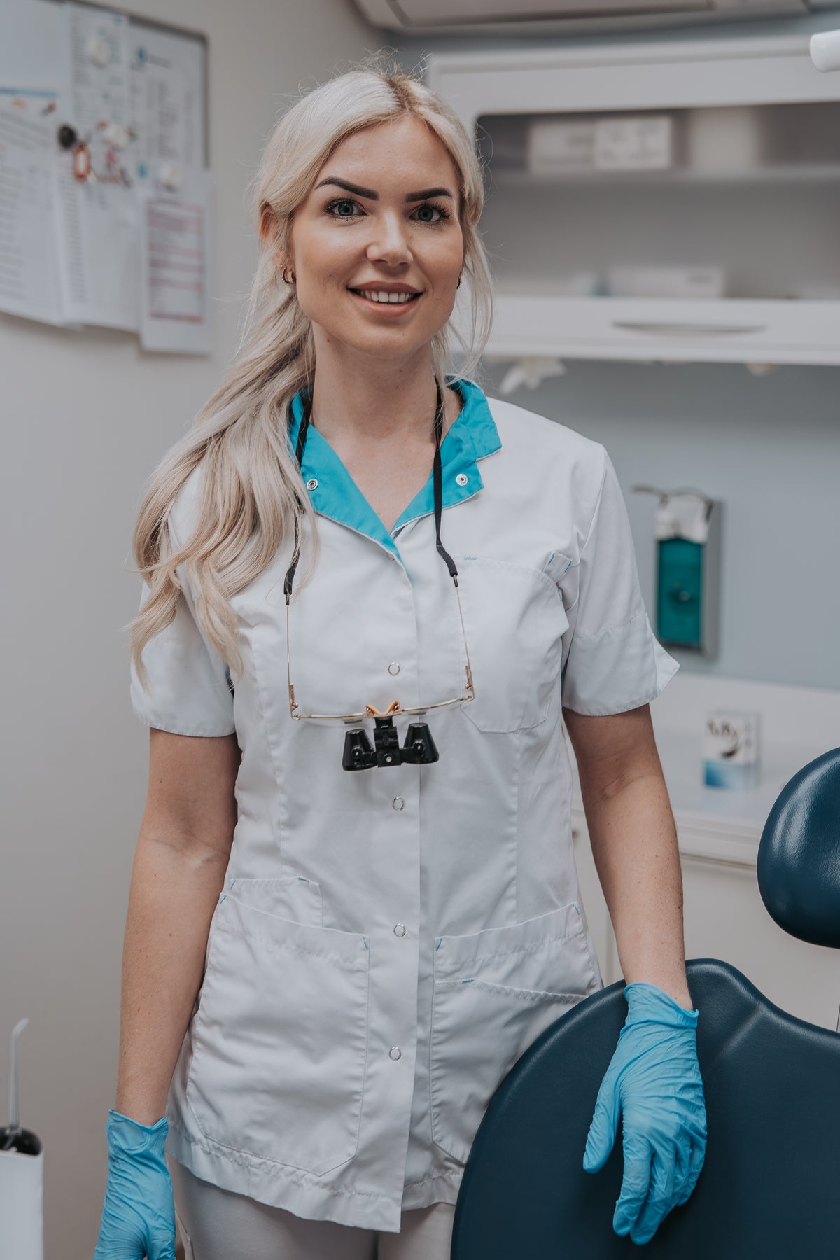Myrthe de Jager, mondhygiënist, in de behandelkamer